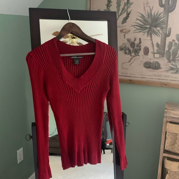Red Ribbed V-Neck Sweater - Picture 3 of 9